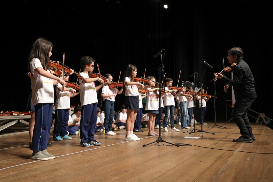 Música, cinema e emoção no palco do Teatro Marista